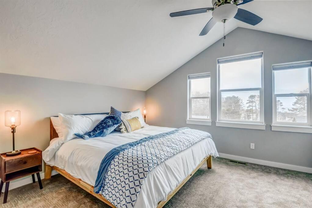 New Tri-Level Home With Ocean View And 3 En-Suite Bedrooms! Depoe Bay Exterior foto